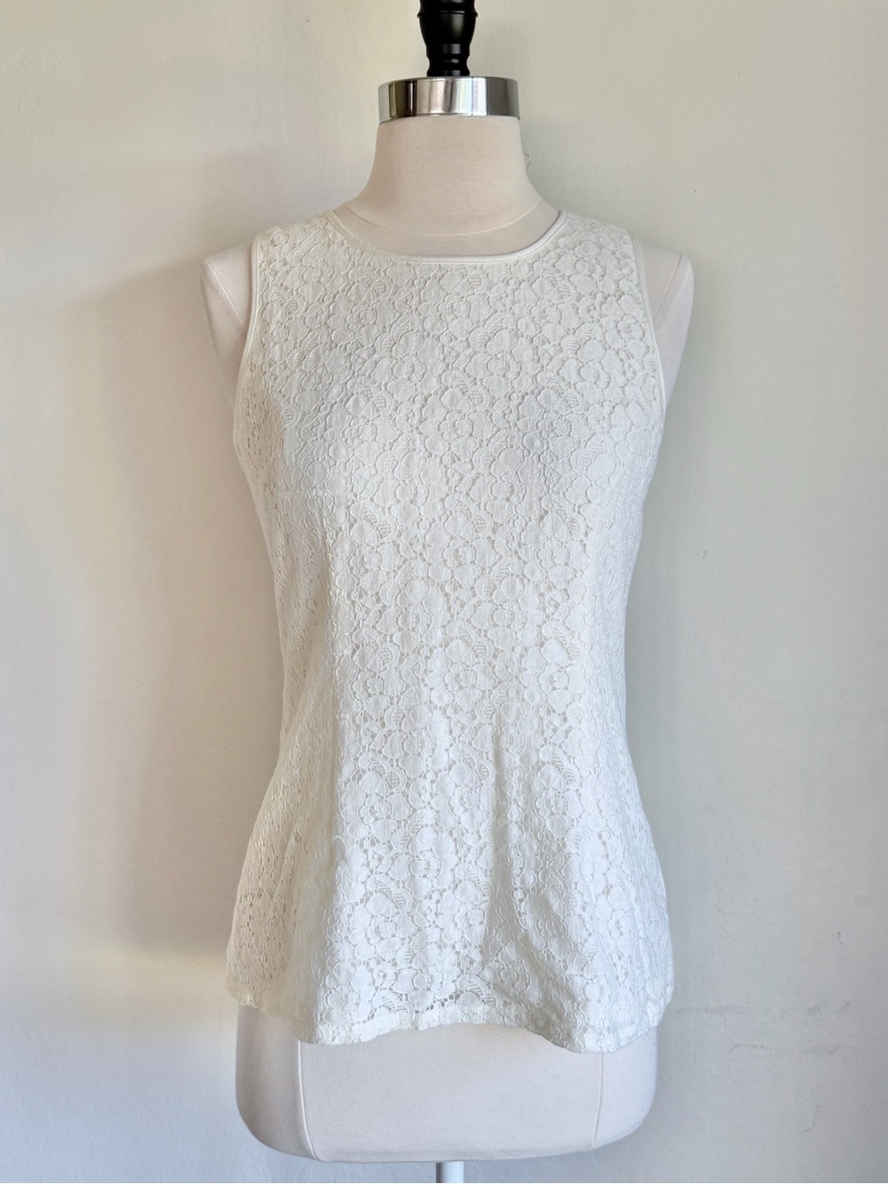 Banana Republic Ivory Lace Sleeveless Top Subtle Flare Exposed Back Zipper, Sz 4
